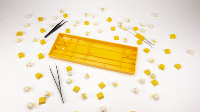 Plastový Case pro klávesnici ve žluté barvě
