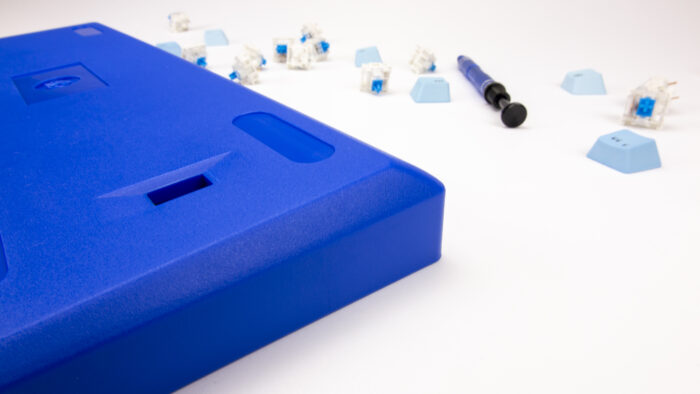 Plastový Case pro klávesnici v modré barvě, detail