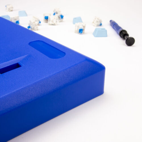 Plastový Case pro klávesnici v modré barvě, detail